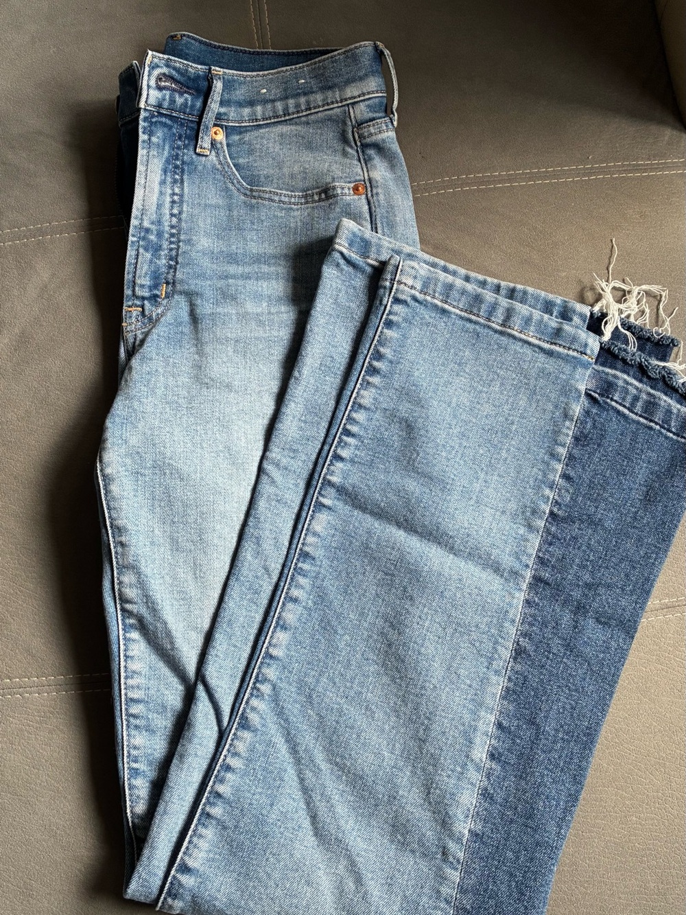 GAP 70s High Rise Flare Jeans Size 26R Light Wash - Picture 3 of 3